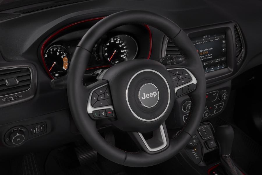 Панель приборов Jeep Compass Trailhawk 2017 года  (NA) (фото 36 из 51)